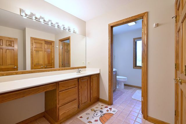 5681 River Park Drive, Libertyville, IL 60048