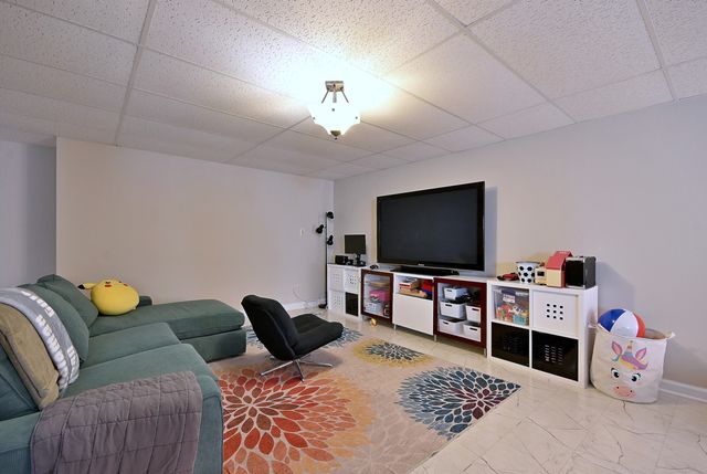 5681 River Park Drive, Libertyville, IL 60048