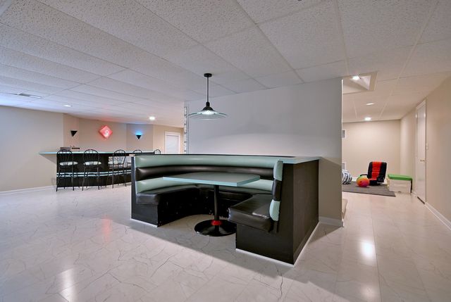 5681 River Park Drive, Libertyville, IL 60048