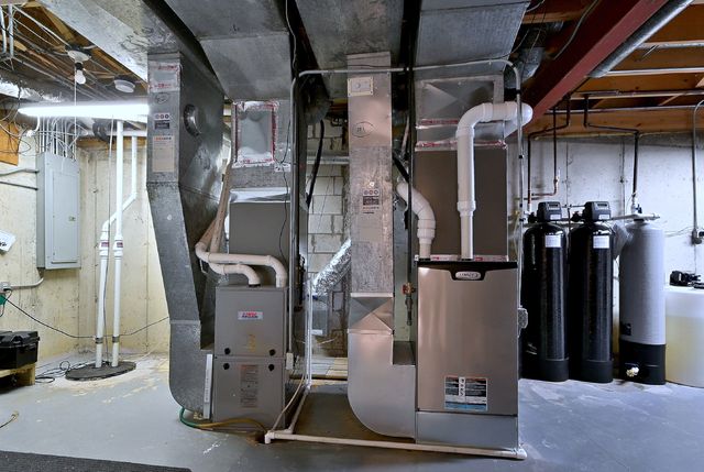 5681 River Park Drive, Libertyville, IL 60048