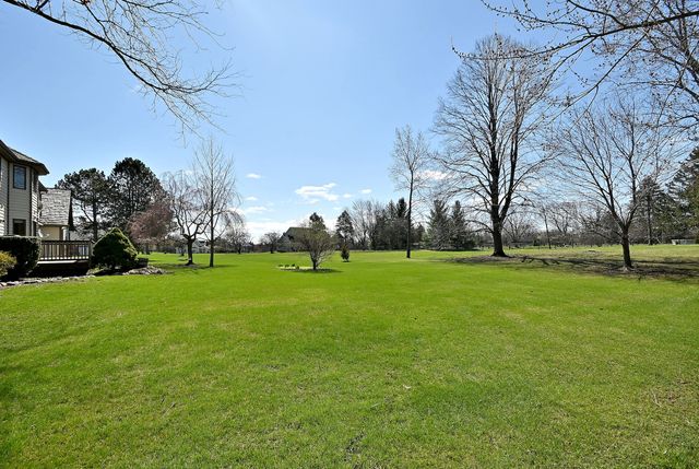 5681 River Park Drive, Libertyville, IL 60048