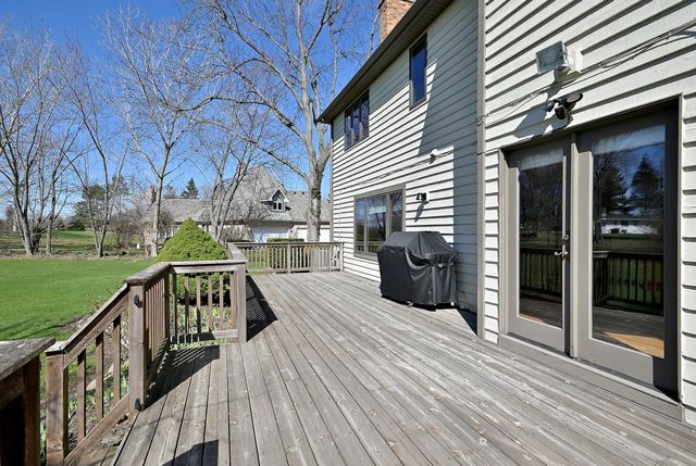 5681 River Park Drive, Libertyville, IL 60048