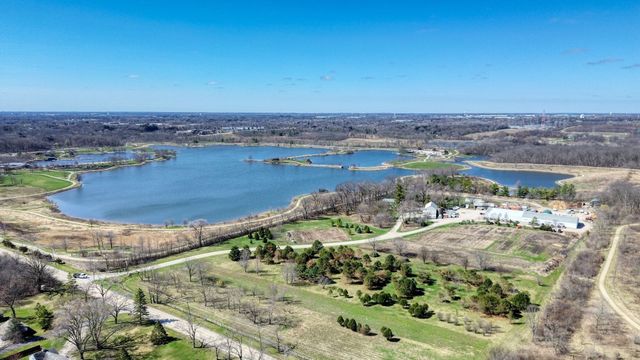 5681 River Park Drive, Libertyville, IL 60048