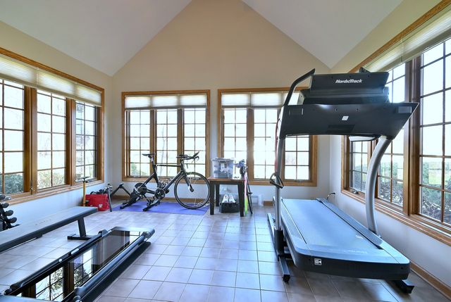 5681 River Park Drive, Libertyville, IL 60048