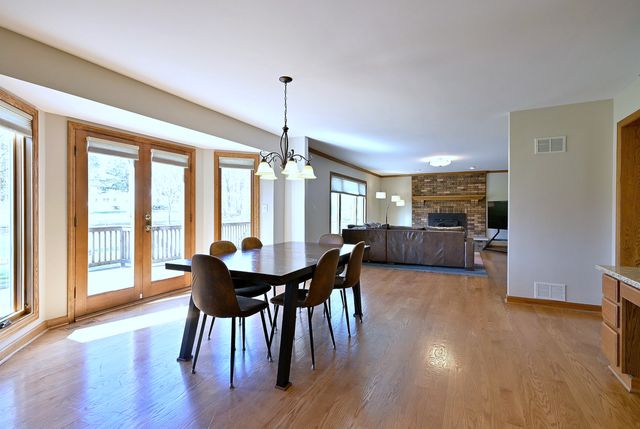 5681 River Park Drive, Libertyville, IL 60048