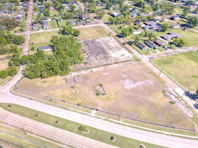 1215 Gieffers Street, Lake Charles, LA 70601
