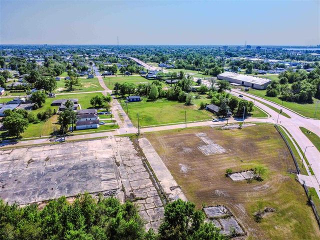 1215 Gieffers Street, Lake Charles, LA 70601