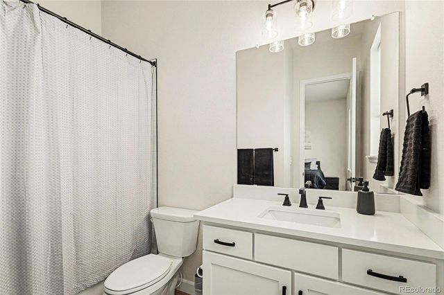 4044 Haleyville Court, Aurora, CO 80019