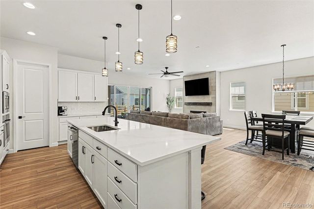 4044 Haleyville Court, Aurora, CO 80019