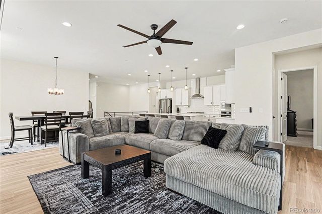 4044 Haleyville Court, Aurora, CO 80019