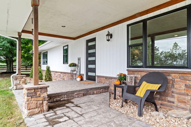 1205 N N 40th Street, Nixa, MO 65714