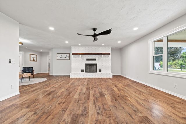 1205 N N 40th Street, Nixa, MO 65714