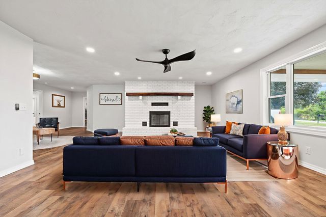 1205 N N 40th Street, Nixa, MO 65714