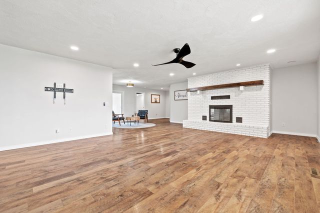 1205 N N 40th Street, Nixa, MO 65714