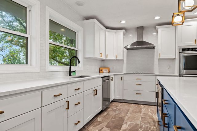 1205 N N 40th Street, Nixa, MO 65714