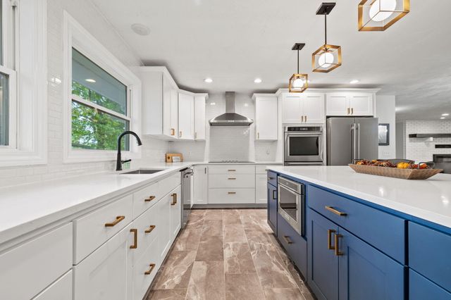 1205 N N 40th Street, Nixa, MO 65714