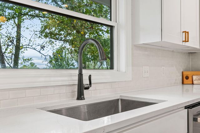 1205 N N 40th Street, Nixa, MO 65714