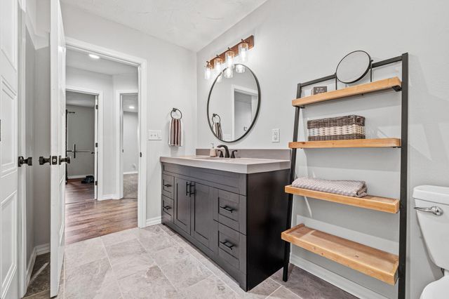 1205 N N 40th Street, Nixa, MO 65714