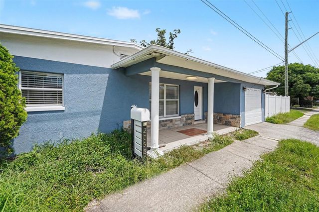 2593 38TH AVENUE N B, St Petersburg, FL 33713