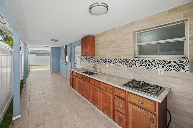 2593 38TH AVENUE N B, St Petersburg, FL 33713
