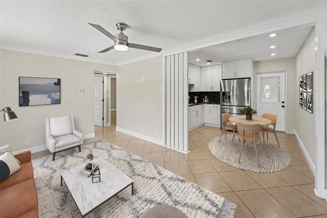 2593 38TH AVENUE N B, St Petersburg, FL 33713