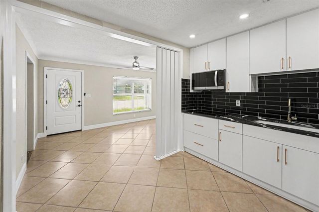 2593 38TH AVENUE N B, St Petersburg, FL 33713