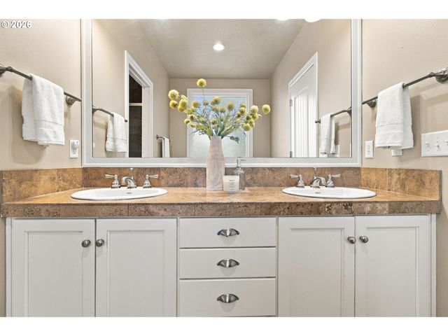 2190 WOOD DUCK Way, Eugene, OR 97401