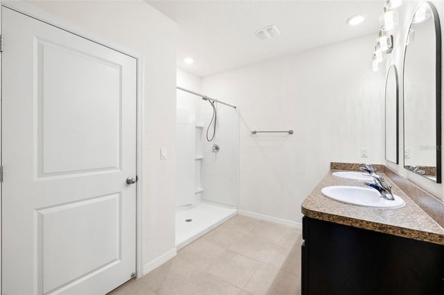1523 GLEN GROVE LOOP, Wesley Chapel, FL 33543