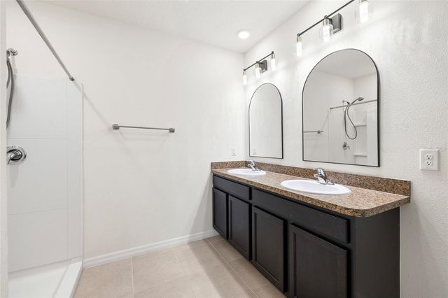 1523 GLEN GROVE LOOP, Wesley Chapel, FL 33543
