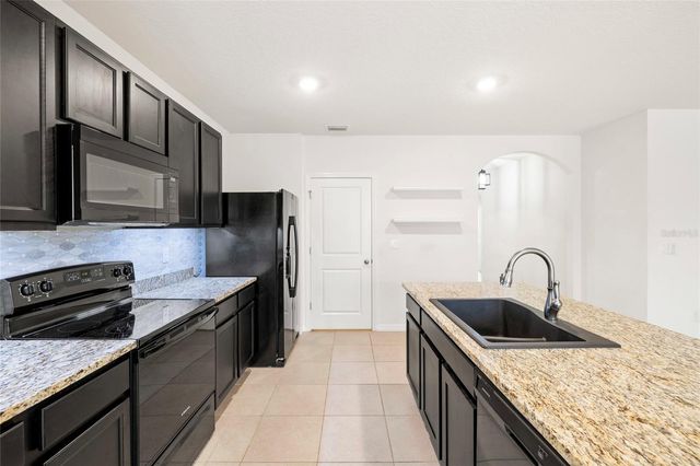 1523 GLEN GROVE LOOP, Wesley Chapel, FL 33543