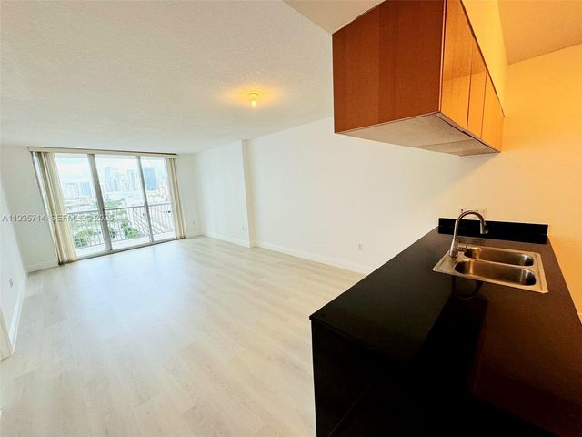 1750 N Bayshore Dr 1606, Miami, FL 33132