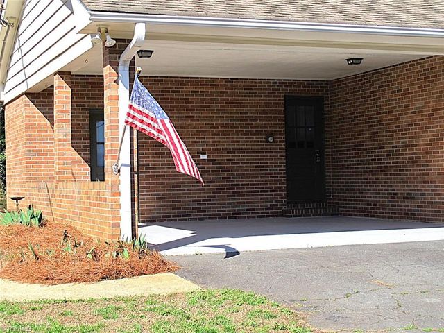 2862 Spicewood Drive, Winston-salem, NC 27106