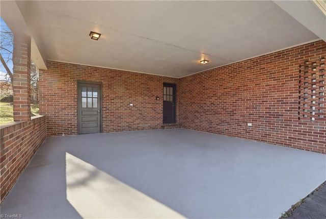 2862 Spicewood Drive, Winston-salem, NC 27106