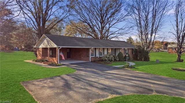 2862 Spicewood Drive, Winston-salem, NC 27106
