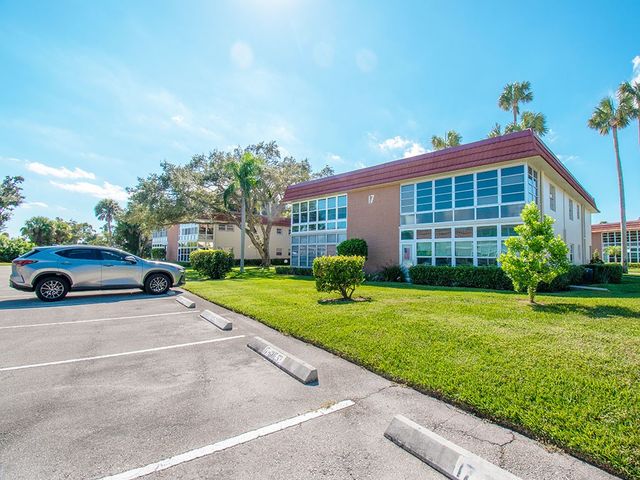 17 Vista Palm Lane 207, Vero Beach, FL 32962