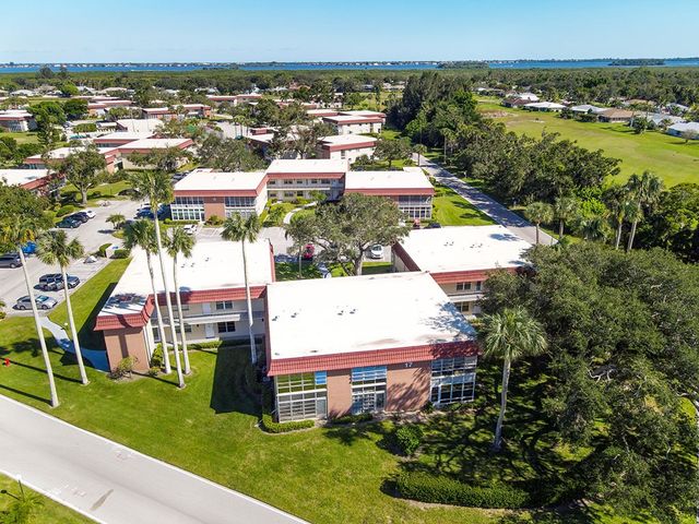 17 Vista Palm Lane 207, Vero Beach, FL 32962