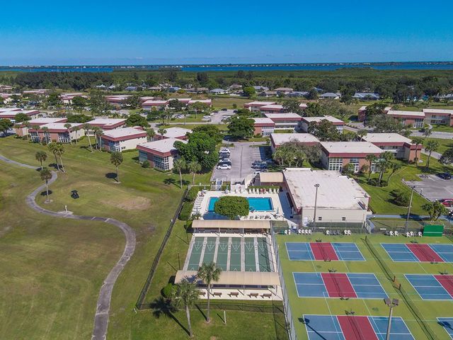 17 Vista Palm Lane 207, Vero Beach, FL 32962