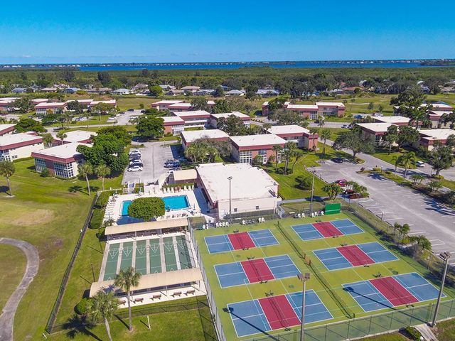 17 Vista Palm Lane 207, Vero Beach, FL 32962