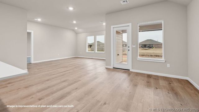 7424 E 156th Place S, Bixby, OK 74008