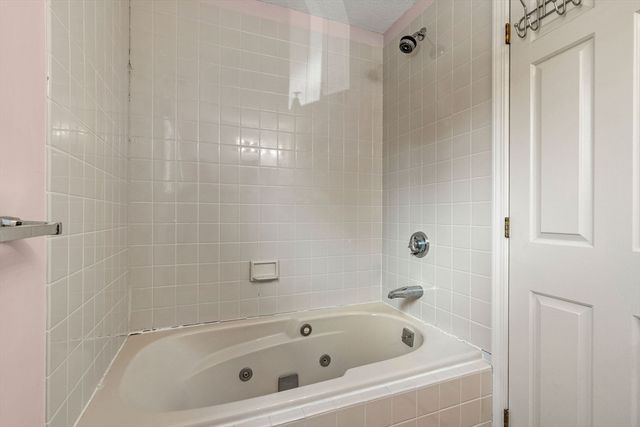 213 Brickett Hill Circle 213, Haverhill, MA 01830
