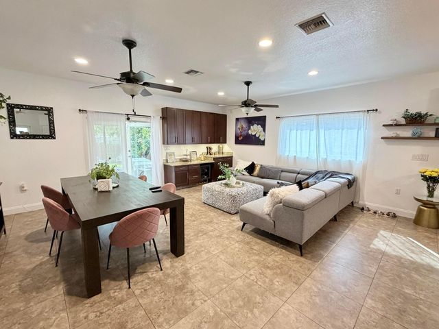 243 SW 5th Street, Dania Beach, FL 33004