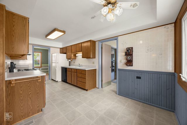 54 Smethwick Lane, Elk Grove Village, IL 60007