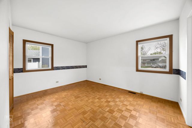 54 Smethwick Lane, Elk Grove Village, IL 60007