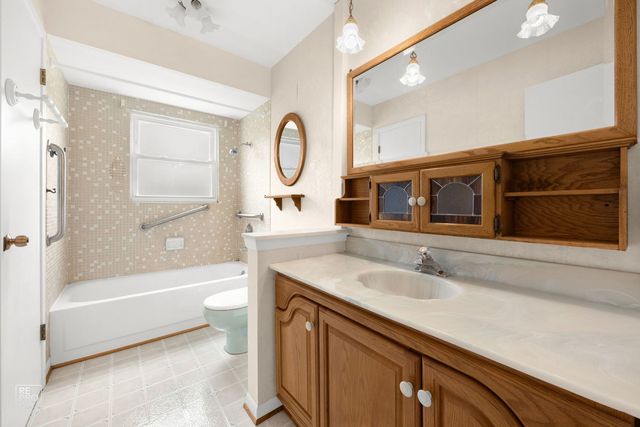 54 Smethwick Lane, Elk Grove Village, IL 60007
