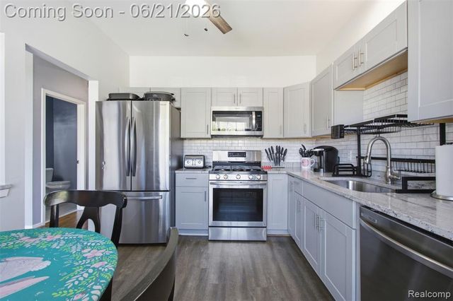 41852 Cantebury Drive, Novi, MI 48377