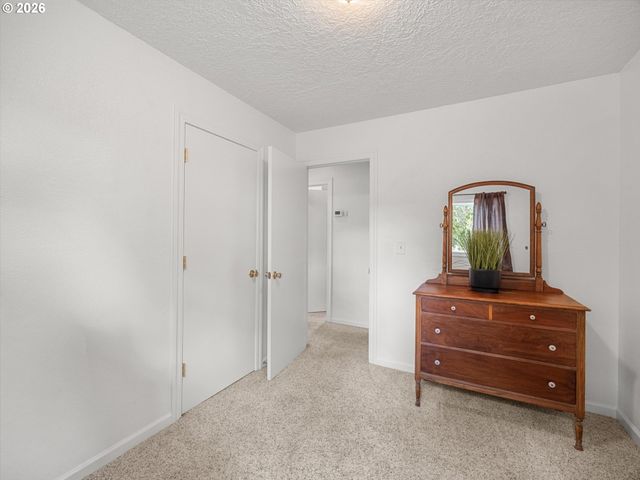 9801 Se PARDEE St, Portland, OR 97266