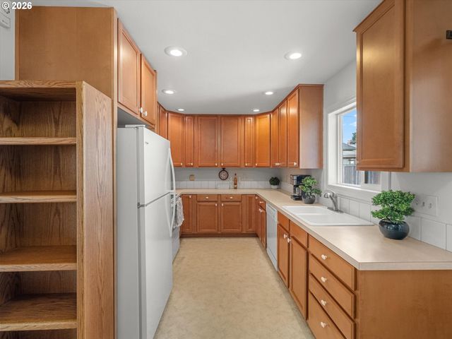 9801 Se PARDEE St, Portland, OR 97266