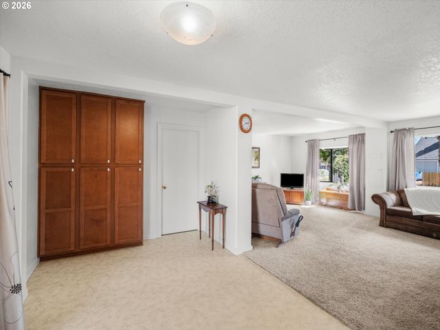 9801 Se PARDEE St, Portland, OR 97266