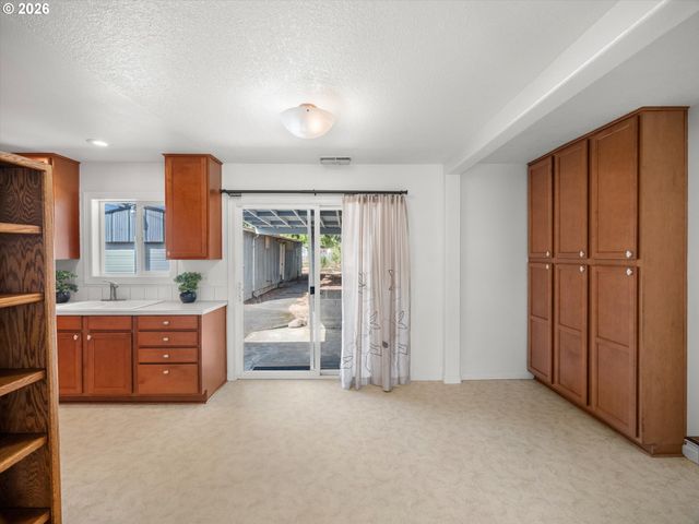 9801 Se PARDEE St, Portland, OR 97266