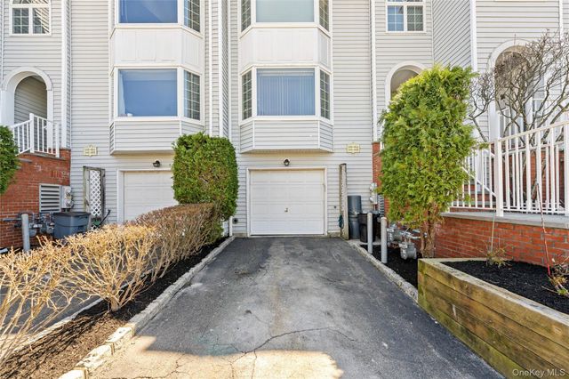 240-46 Oak Park Drive 37a, Little Neck, NY 11362